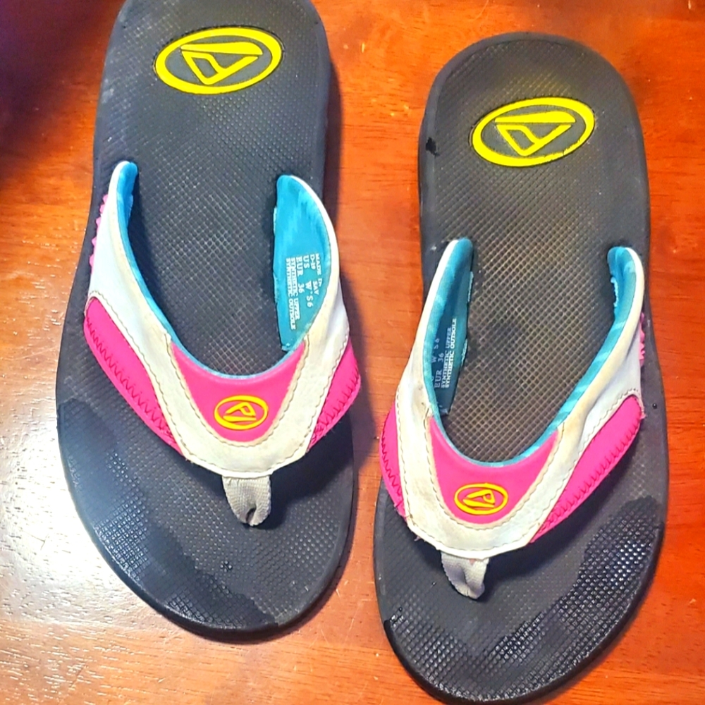 Reef Flip-flops, Sandals, size 6, with bottle opener bottom